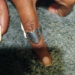 Elegant Silver Leaf Ring